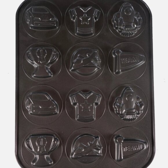 WILTON ULTRA BAKE 3--- 12 -CAVITY NON-STICK COOKIE PAN -BOY THEME - Picture 6 of 6